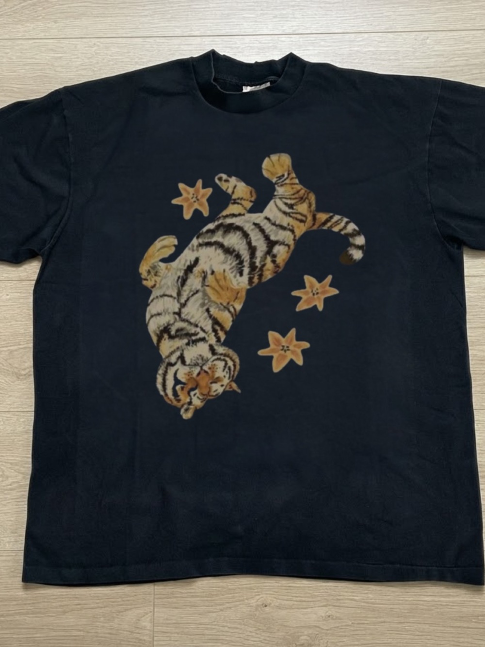 Gildan Black Tiger & Stars Graphic Tee